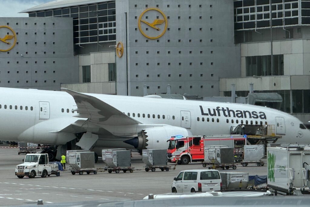 Le nez d’un Boeing de Lufthansa chute à l’aéroport de Francfort, des employés blessés​Eglantine L’Haridon avec l’AFP