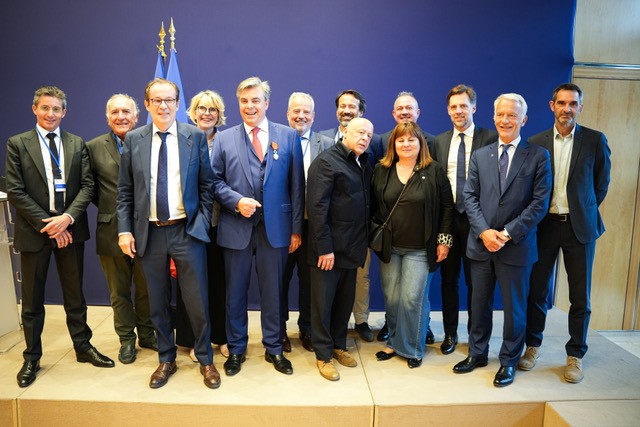 Serge Papin remet la légion d’honneur à Jean-Virgile Crance​Linda Lainé